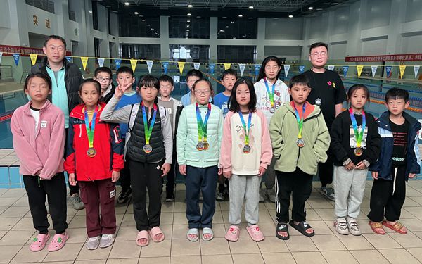 平邑县第二实验小学代表队参加市中小学生运动会暨青少年校园足球比赛获佳绩(图1)