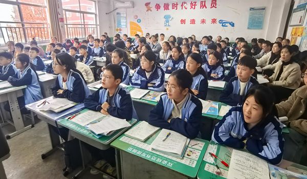 平邑县第二实验小学开展“诊断补缺”教学研讨培训活动(图1)