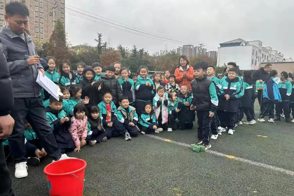平邑县第四实验小学举行校园趣味运动会(图4)
