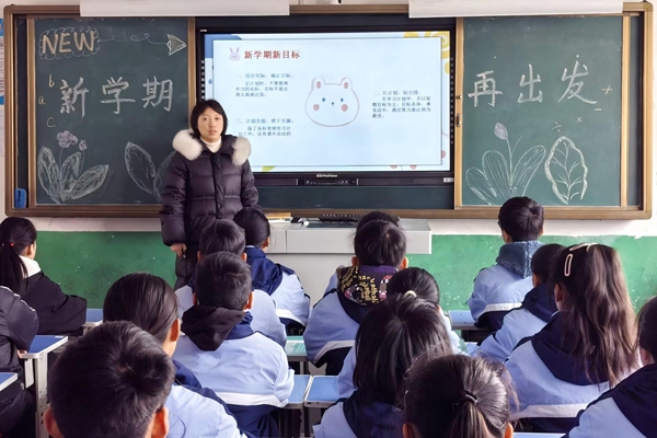 平邑县第二实验小学开展 “开学第一课” 系列活动(图1)
