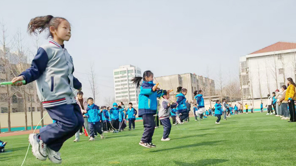 山东平邑：实验小学"提质赋能，强国有我" 主题跳绳赛点燃校园运动热潮(图3)