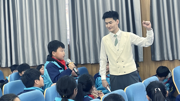 山东平邑：实验小学举行家长导师进校园活动(图2)