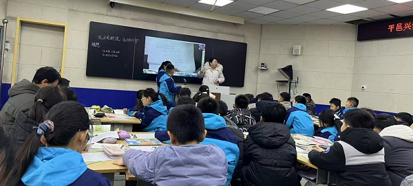 平邑兴蒙学校举行新生态青年教师展示课活动(图2)
