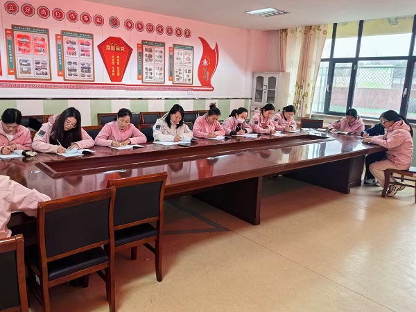 听课启智慧  评课促成长 ——兴蒙学校幼儿园开展教师听评课活动(图3)