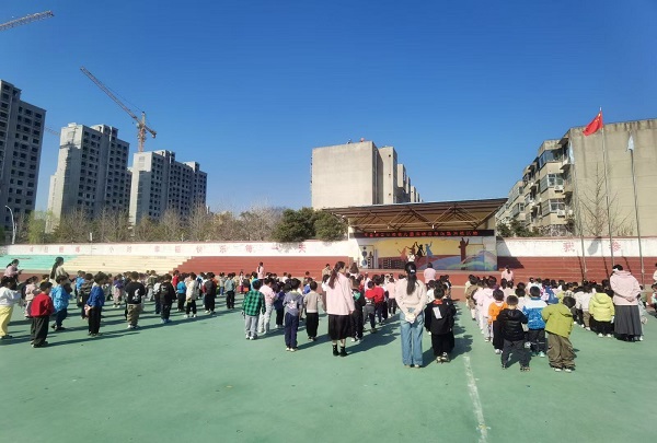 平邑兴蒙学校幼儿园举行消防疏散演练活动(图3)