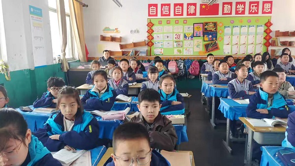 集智破茧，研路生花—平邑兴蒙学校举行集备课堂一体化教研活动(图2)