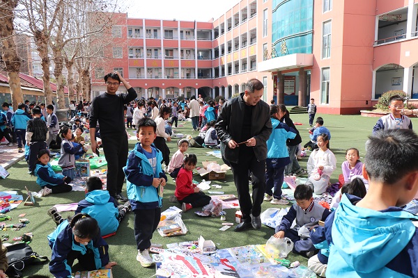 平邑兴蒙学校“童心集市·智慧交易”活动圆满落幕(图5)