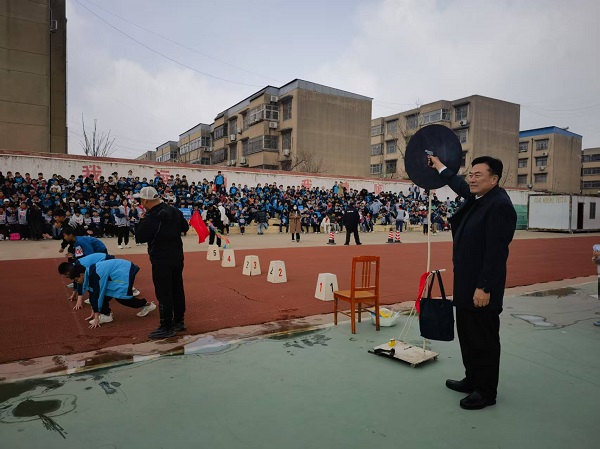 平邑兴蒙学校春季阳光体育运动会 圆满落幕(图2)