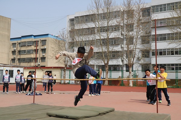 平邑兴蒙学校春季阳光体育运动会 圆满落幕(图3)