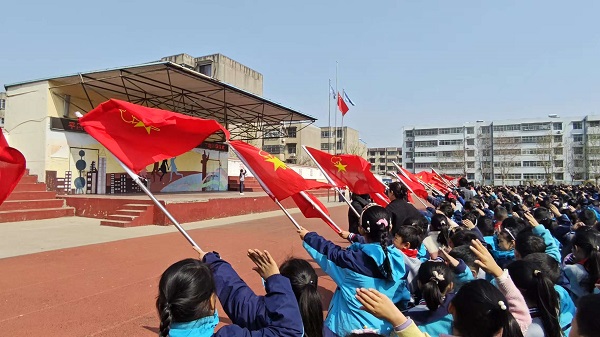 平兴蒙学校举行“做新时代诚信少年”主题升旗仪式(图2)