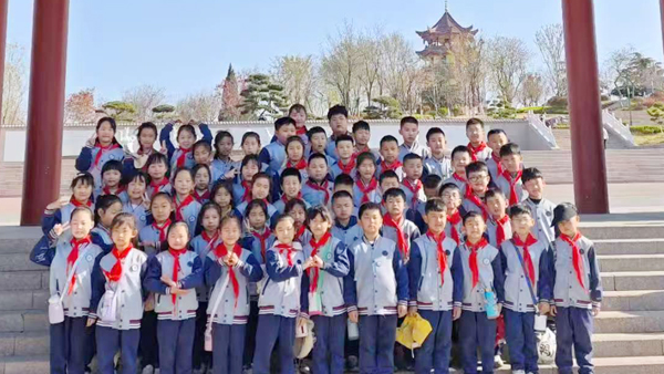 【校园快讯】"提质赋能·拥抱春天"主题踏青(图5)