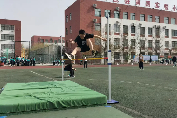 平邑县第四实验小学召开2025年春季田径运动会(图2)