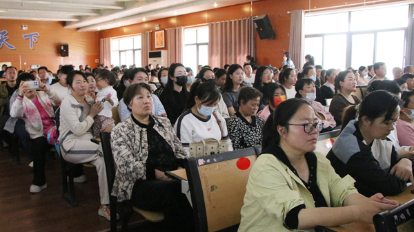审时度势做智慧家长  牢记使命育最美学生(图5)