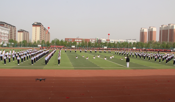 平邑县第二实验小学多方阵参加县中小学生运动会开幕式(图1)