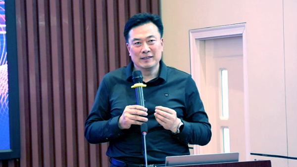 【引领成长】“凝聚青春力量 追逐教育梦想”第三届青年教师成长论坛(图4)