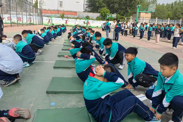 平邑县第四实验小学开展体育比赛活动(图4)