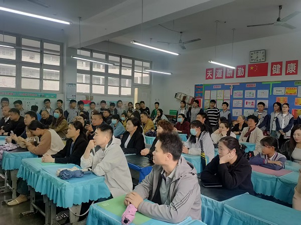 兴蒙学校举行育人导师与家长"零距离"沟通交流活动(图4)