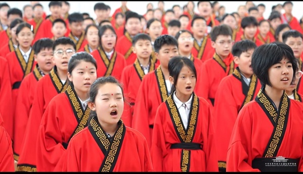 追圣贤光芒，逐“拾”光成长—平邑兴蒙学校六年级走进曲阜开展研学之旅