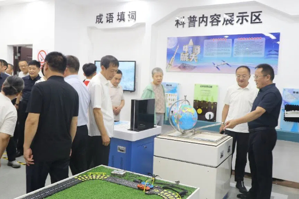 平邑县人大常委会到第四实验小学视察全员育人导师制工作(图3)