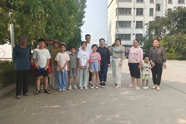 平邑县第二实验小学开展暑期大家访活动