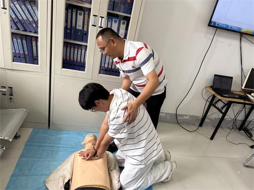 平邑街道：急救知识进社区 安全防线共筑牢(图3)