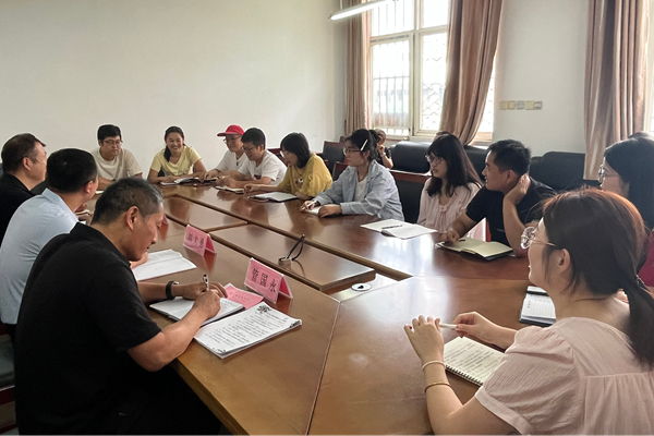 平邑县第二实验小学永庆校区召开新学期工作部署会议(图2)