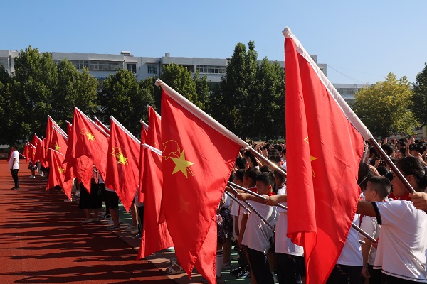 平邑兴蒙学校举行“强国复兴有我，争做新时代好少年”开学典礼暨升旗仪式(图4)