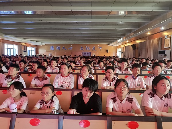光影追忆英雄，少年传承精神 ---兴蒙学校“沂蒙精神代代传”红色电影展映观影活动(图3)