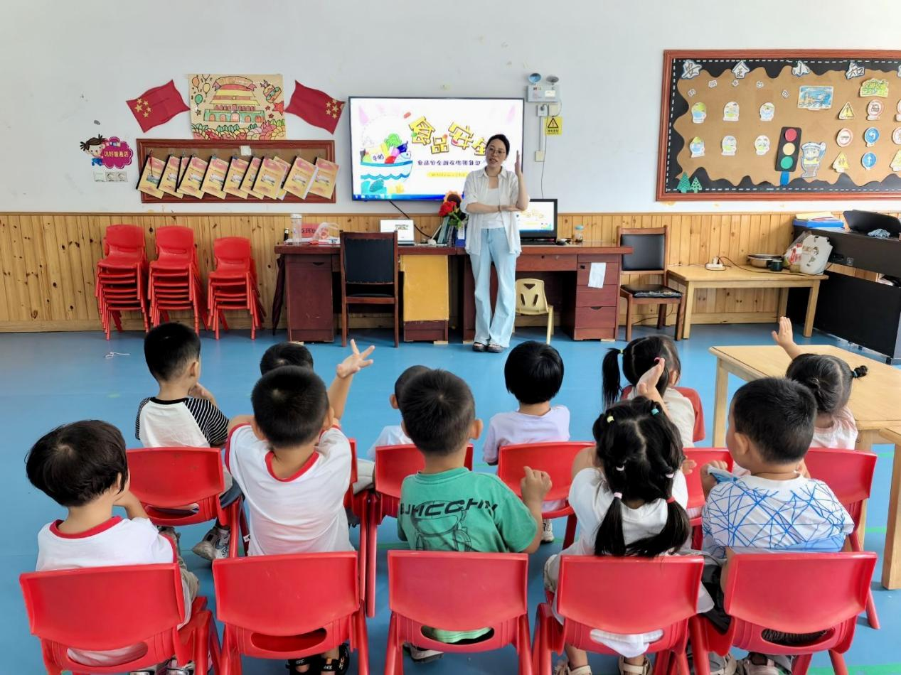 平邑县丰阳镇中心幼儿园开展食品安全主题教育(图1)