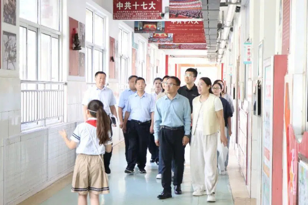 共青团平邑县委一行到第四实验小学调研少先队工作(图3)