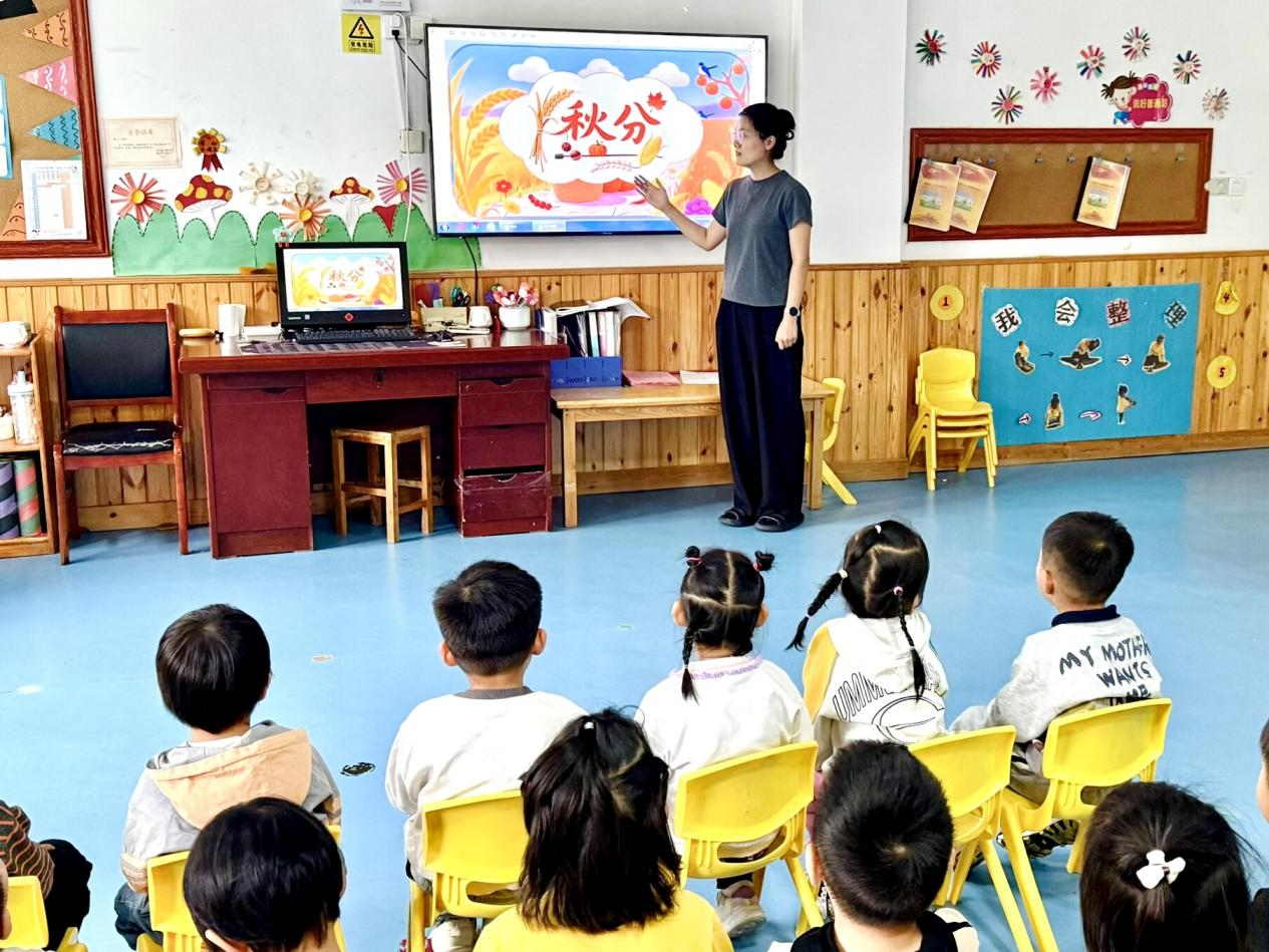 平邑县丰阳镇中心幼儿园开展秋分节气活动