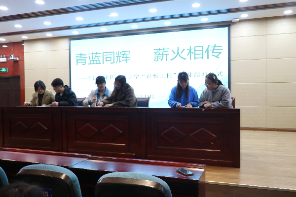 平邑县第四实验小学举行“青蓝工程”师徒结对仪式(图2) 平邑县第四实验小学举行“青蓝工程”师徒结对仪式(图2)