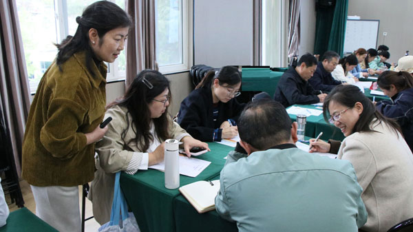 【齐鲁快讯】汲取前沿教育智慧  赋能教师专业成长(图2) 【齐鲁快讯】汲取前沿教育智慧  赋能教师专业成长(图2)