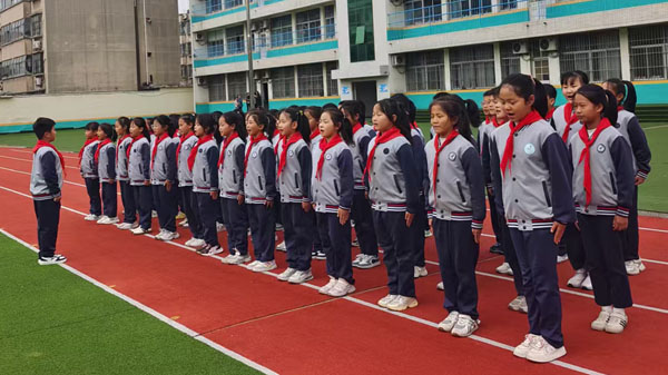 【山东平邑】实验小学举行队列队形比赛 10(图2) 【山东平邑】实验小学举行队列队形比赛 10(图2)