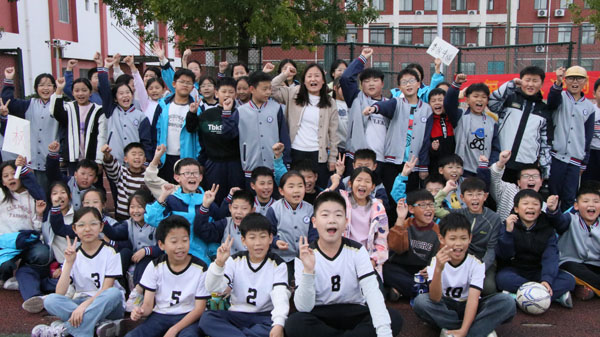 【沂蒙快讯】平邑县实验小学举办“校长杯”足球赛激情赛场(图4) 【沂蒙快讯】平邑县实验小学举办“校长杯”足球赛激情赛场(图4)