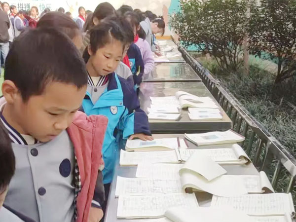 【山东平邑】实验小学文化路校区开展“以展促学  以评促优” 活动(图2) 【山东平邑】实验小学文化路校区开展“以展促学  以评促优” 活动(图2)