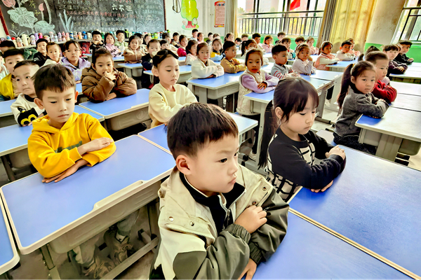 平邑县第二实验小学举行一年级素养展示活动(图2) 平邑县第二实验小学举行一年级素养展示活动(图2)