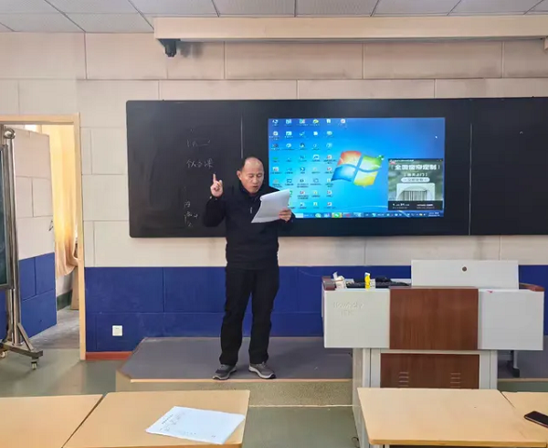 平邑兴蒙学校举行语文学科教育论著读书分享论坛活动(图3) 平邑兴蒙学校举行语文学科教育论著读书分享论坛活动(图3)