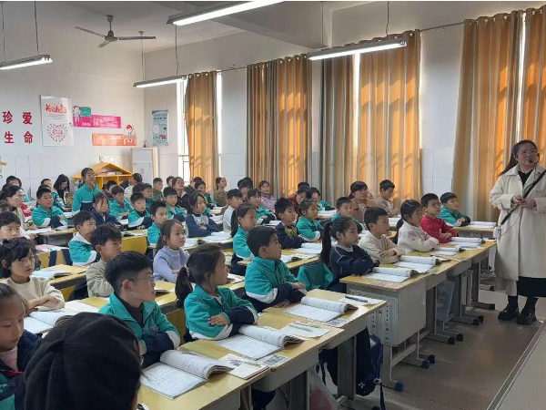 平邑县第四实验小学举办课堂教学比赛活动(图1) 平邑县第四实验小学举办课堂教学比赛活动(图1)