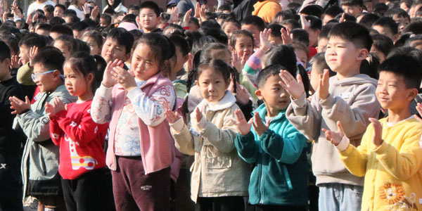 【山东平邑】实验小学“乐读平邑”启动仪式隆重举行(图1) 【山东平邑】实验小学“乐读平邑”启动仪式隆重举行(图1)