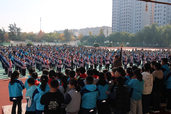 平邑县孝善文化宣讲团“经典乐读进校园”活动走进平邑兴蒙学校(图3) 平邑县孝善文化宣讲团“经典乐读进校园”活动走进平邑兴蒙学校(图3)