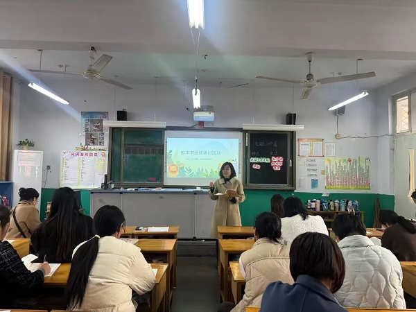 平邑兴蒙学校开展“撷一缕书香 悦一路成长”整本书阅读活动(图2) 平邑兴蒙学校开展“撷一缕书香 悦一路成长”整本书阅读活动(图2)