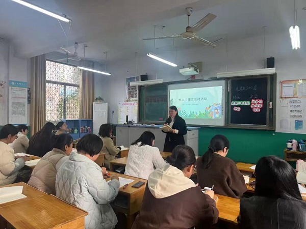 平邑兴蒙学校开展“撷一缕书香 悦一路成长”整本书阅读活动(图3) 平邑兴蒙学校开展“撷一缕书香 悦一路成长”整本书阅读活动(图3)