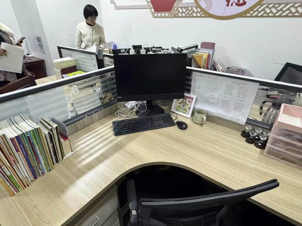 平邑县第四实验小学开展“最美办公室”评选活动(图2)