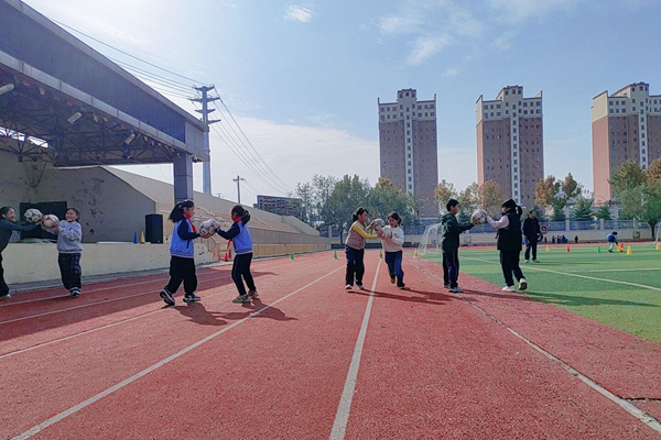 平邑县第二实验小学举行趣味运动会
