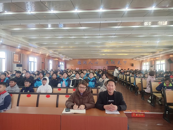 平邑兴蒙学校举办“与时间同行,为成长赋能”学生交流分享论坛活动(图3) 平邑兴蒙学校举办“与时间同行,为成长赋能”学生交流分享论坛活动(图3)