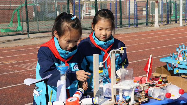 【校园传真】平邑县实验小学第三校区第四届科技节隆重开幕(图2)