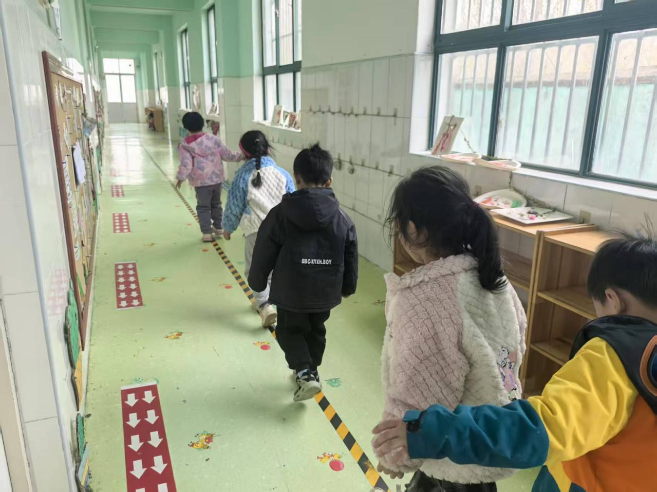 平邑县丰阳镇中心幼儿园开展趣味测量游戏活动(图3)