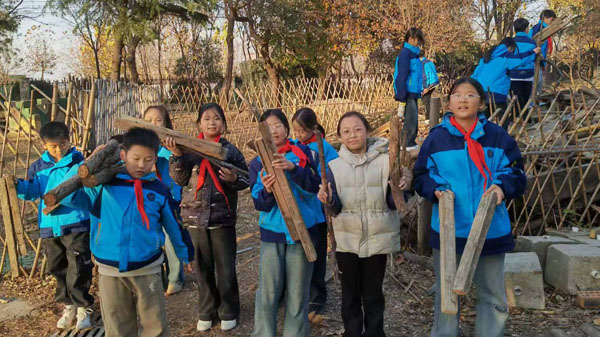 【山东平邑】实验小学文化路校区：走出课堂 触摸真实(图4)