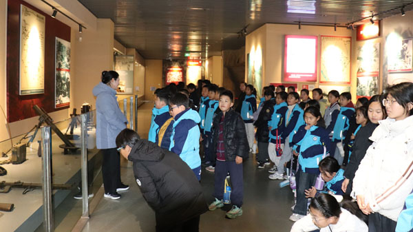 【沂蒙教育】平邑县实验小学开展“实践铸成长 红色润初心”主题研学(图2)